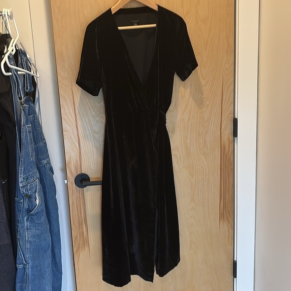Ann Taylor Wrap Dress Black Velvet Short Sleeve Midi Size 0 - Picture 2 of 6